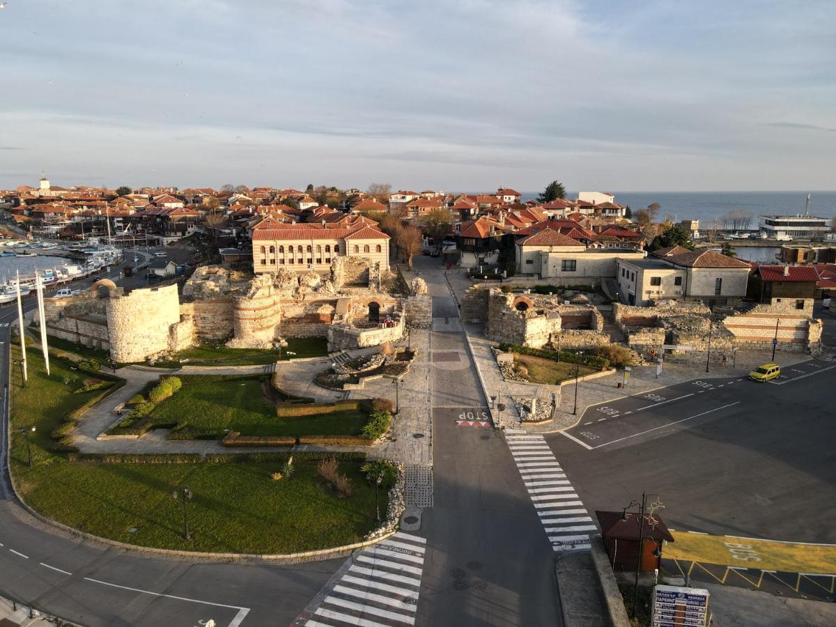 Family Hotel Lebed Несебир Екстер'єр фото
