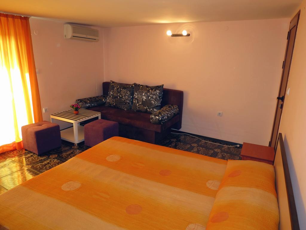 Family Hotel Lebed Несебир Екстер'єр фото