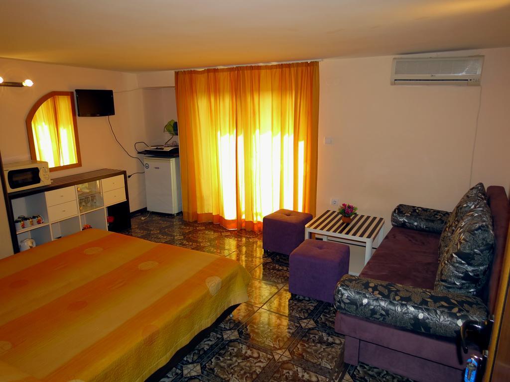 Family Hotel Lebed Несебир Екстер'єр фото